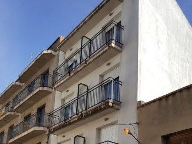 Edificio en venta en calle De L'oliva, Figueres, de 563 m² por 354.400