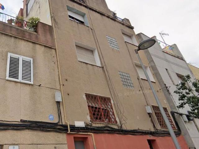 Edificio en venta en calle De Ruperto Chapí, Santa Coloma de Gramanet, de 359 m² por 420.000