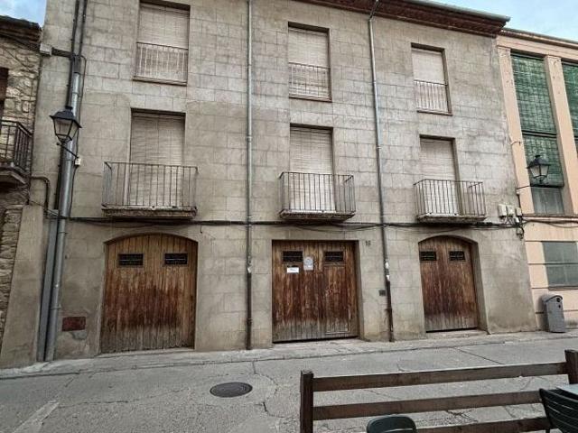 Edificio en venta en calle Ganganell, Besalú, de 638 m² por 315.000