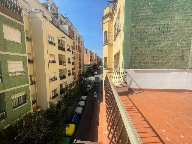 Edificio en venta en calle Holanda, Hospitalet de Llobregat, L´, de 225 m² por 680.000