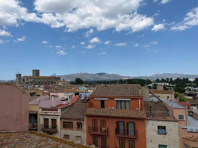 Edificio en venta en calle Mestre Blanch, Castelló d´Empúries, de 586 m² por 290.000