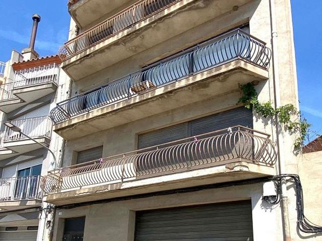 Edificio en venta en calle Nou, Riudecanyes, de 527 m² por 300.000 €