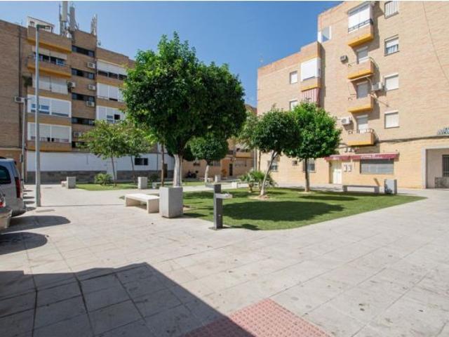 Edificio en venta en calle peatonal en La Rinconada Sevilla