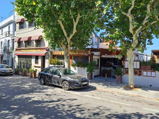 Edificio en venta en Castelló d'Empúries Girona