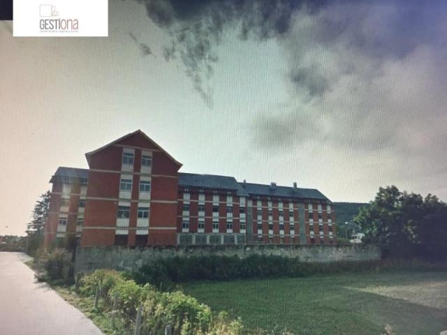 Edificio en venta en Cervera de Pisuerga, CENTRO