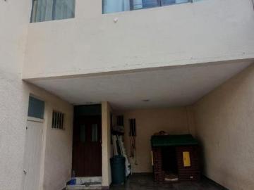 EDIFICIO EN VENTA EN COL. IZCALLI PIRÁMIDE, TLALNEPANTLA DE BAZ Ideal para escuela, clínica, oficina