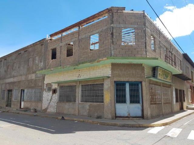 Edificio en Venta en Coro Falcón 400 m2. 11 hab