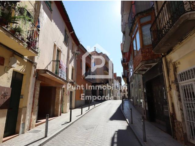 Edificio en venta en el centro de Llançà