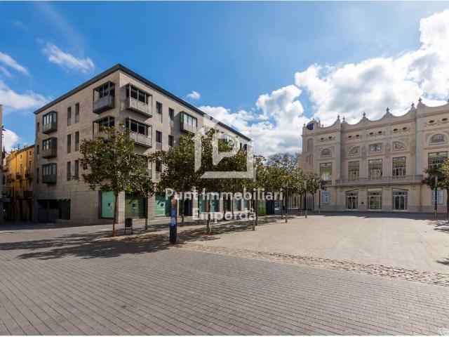 Edificio en venta en el centro peatonal y comercial de Figueres con alto potencial de rentabilidad
