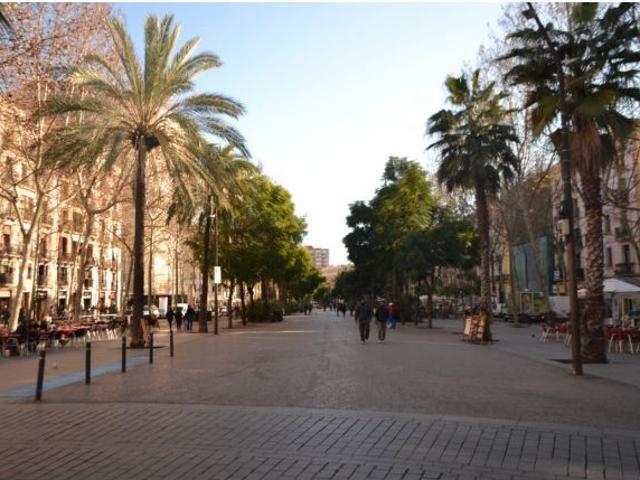 Edificio en Venta en el Distrito de Ciutat Vella, Barcelona