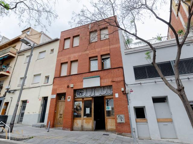 Edificio en venta en La Teixonera 08032