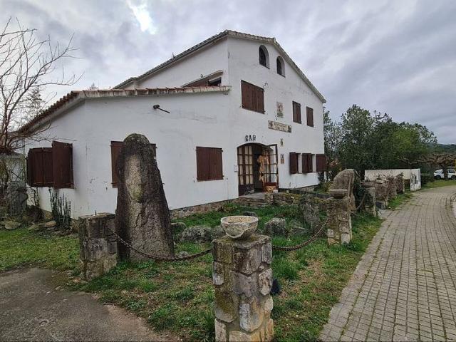 Edificio en venta en Maçanet de Cabrenys, de 330 m² por 370.000