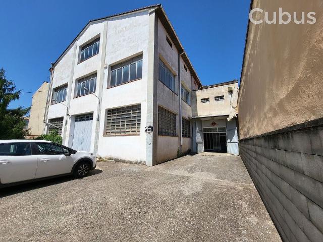 Edificio en venta en Olot, de 945 m² por 450.000