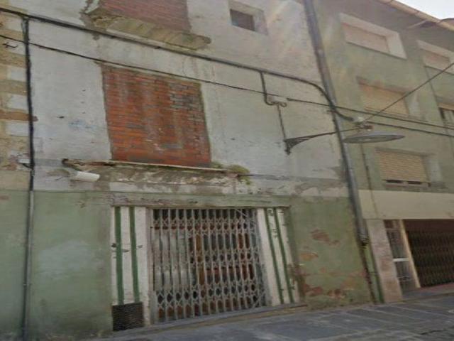 Edificio en venta en calle Sant Francesc D'assís, Olot, de 432 m² por 297.500