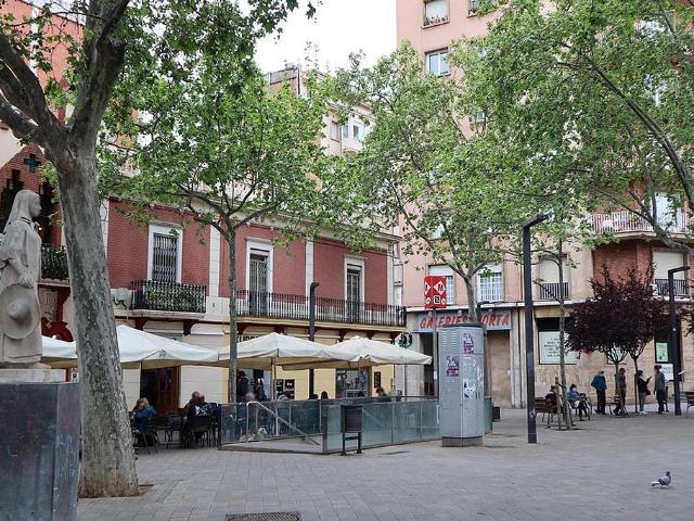 Edificio en venta en plaza D'eivissa, Barcelona, de 160 m² por 590.000