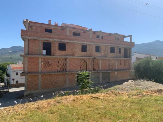 Edificio en venta en Quesada, Pueblo Proximo a colegios