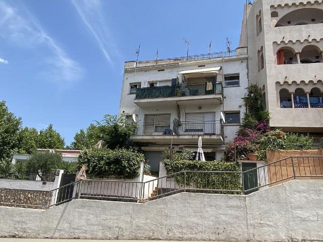 Edificio en venta en Roses, de 337 m² por 420.000