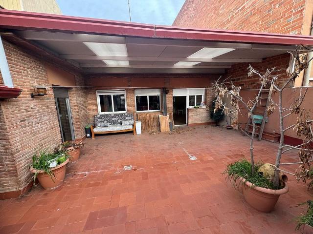 Edificio en venta en Sabadell, de 406 m² por 449.900