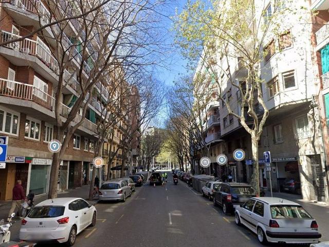 Edificio en alquiler en avenida Del Paral·Lel, Barcelona, de 3.512 m² por 32.000