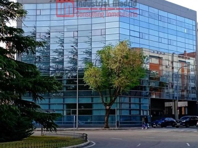 Edificio en alquiler en Madrid, Simancas