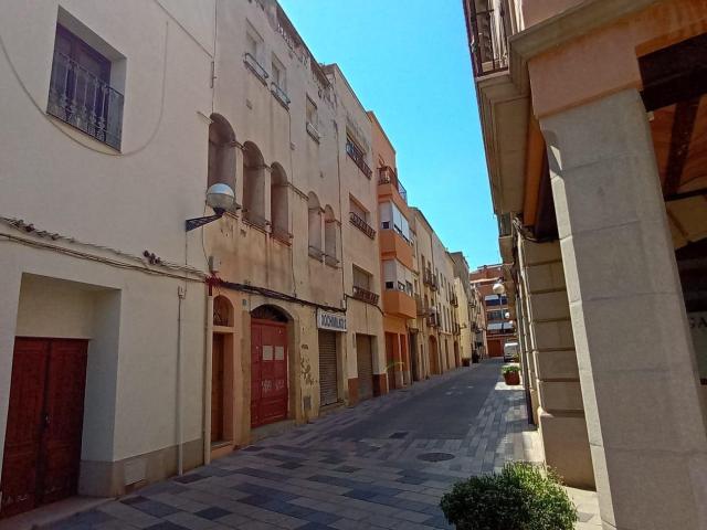 Edificio en Excelente Ubicación de Vila Seca: Oportunidad de Inversión