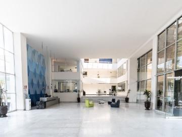 Edificio en renta con oficinas col. La paz