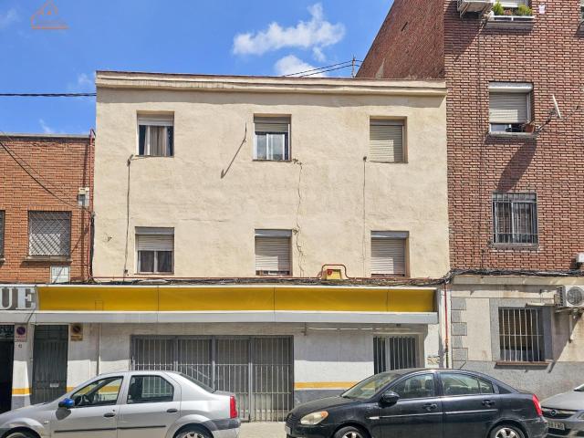 Edificio en rentabilidad en Carabanchel Opañel 3 viviendas alquiladas, local y patio