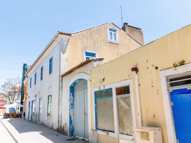 Edifício Espaçoso em Marinha Grande Oportunidade Única!