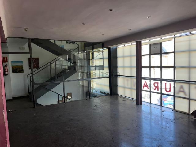 Edificio, Gironella