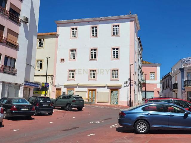 Edificio Habitacional 4 Pisos em Lagoa com Vista Panorâmica. 0m² Lagoa e Carvoeiro