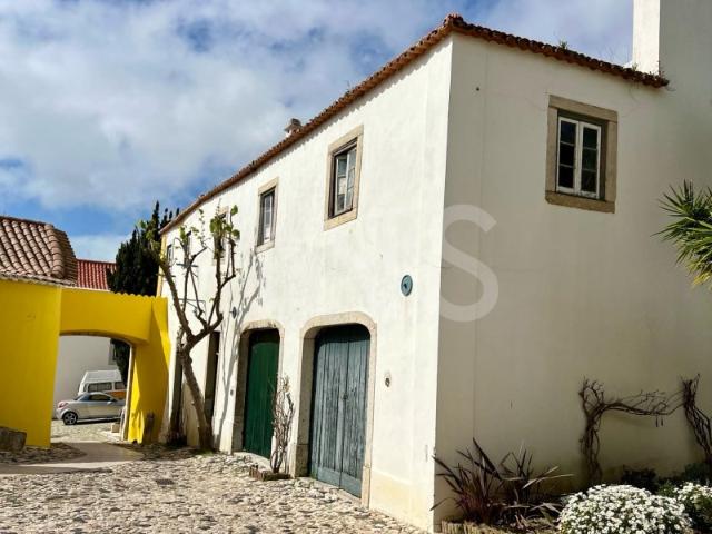 Edifício histórico do final século XVIII para venda em Paço de Arcos