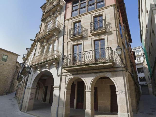 Edificio Histórico en el Corazón de Ourense, Junto a la Catedral