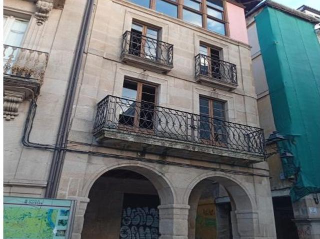 Edificio Histórico en el Corazón de Ourense, Junto a la Catedral