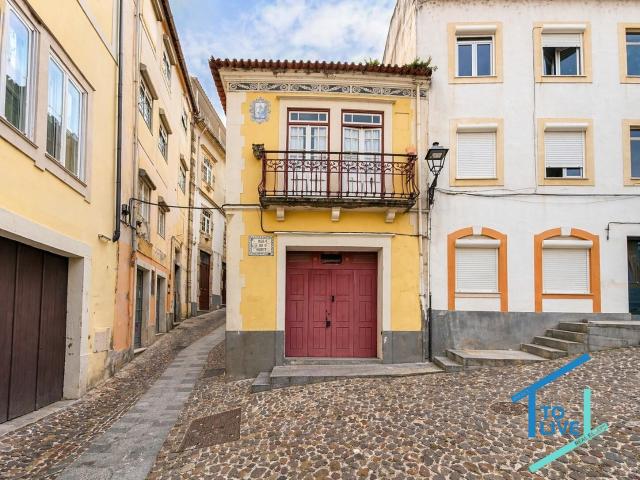Edifício Histórico no Coração de Coimbra | Investimento com Rentabilidade Garantida