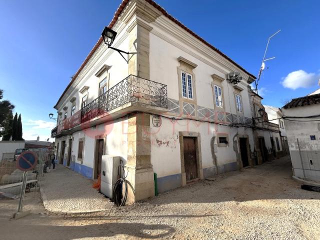 Edifício Histórico para Reabilitar no Coração de Loulé