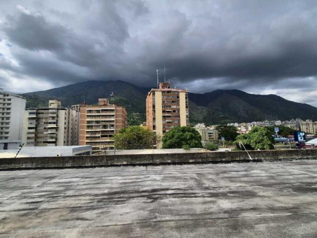 Edificio industrial comercial en venta. La Urbina