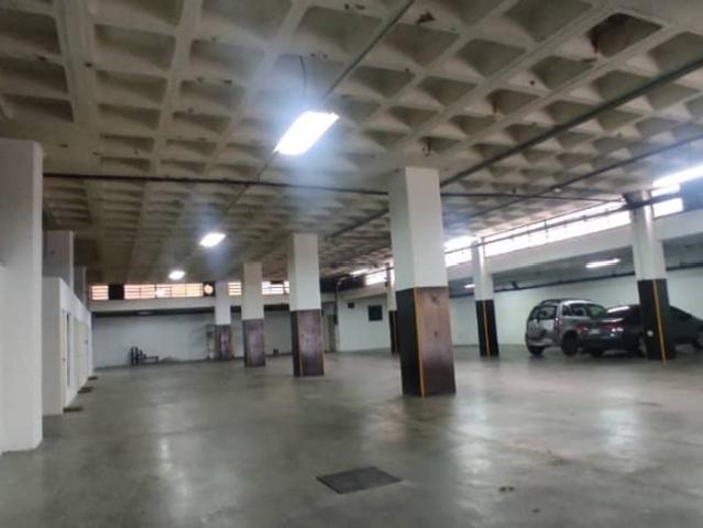 EDIFICIO INDUSTRIAL EN BOLEITA. 78 24 30