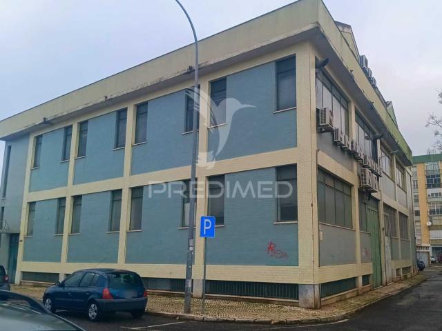 Edifício Industrial 1030m2 na Venda Nova, Amadora