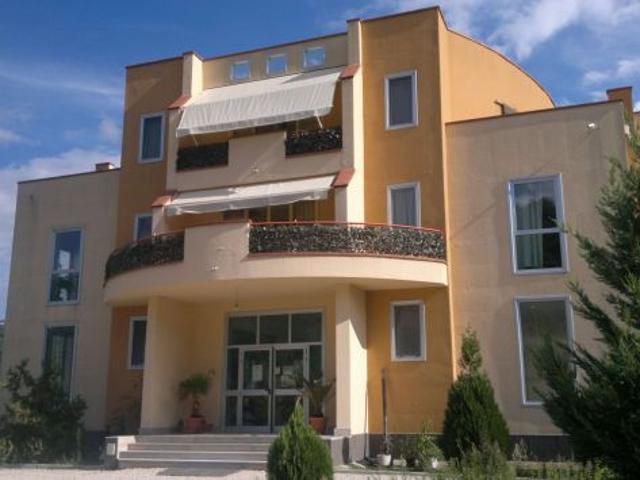 EDIFICIO INDIPENDENTE MULTIPIANO DI 1.500 MQ CON AMPIO TERRENO EDIFICABILE