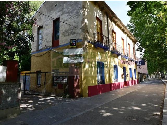 Edificio, La Bisbal d&apos Empordà