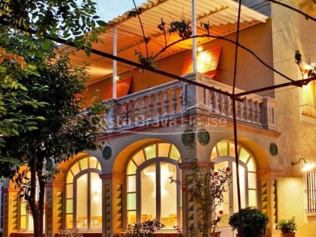 Edificio, La Bisbal d&apos Empordà