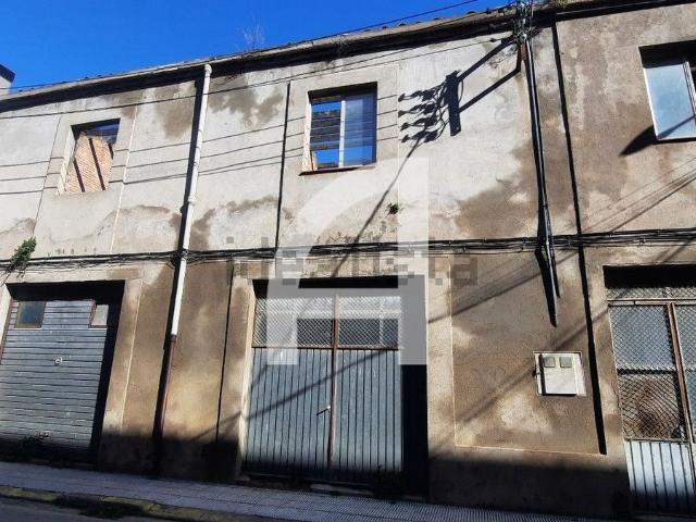 Edificio, La Bisbal d&apos Empordà
