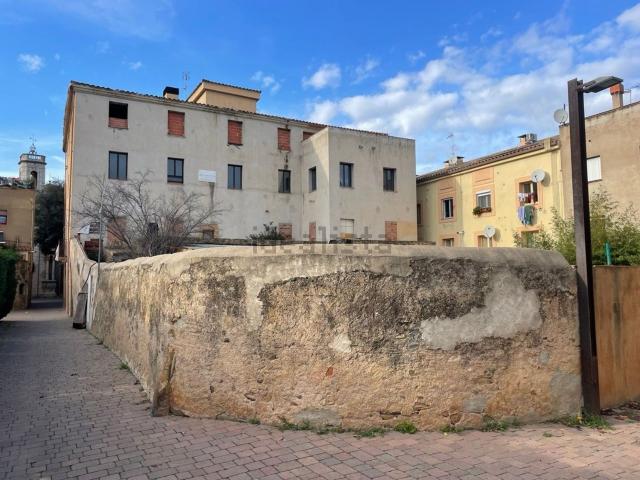 Edificio, La Bisbal d&apos Empordà