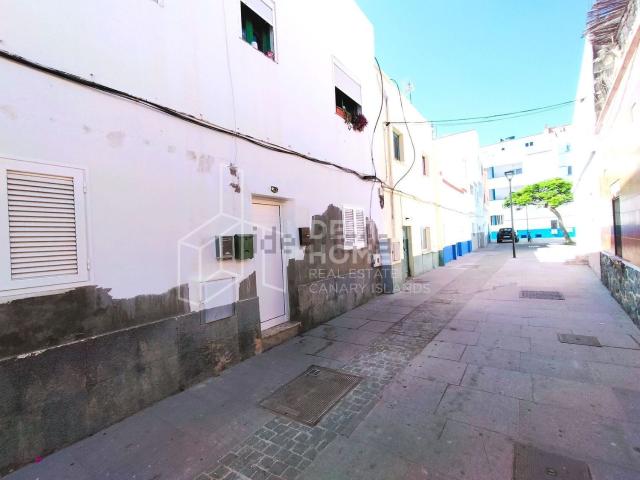 Edificio, La Oliva
