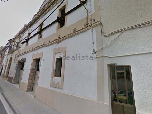 Edificio, La Pobla de Montornès