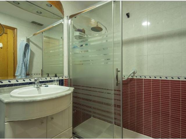 Edificio mixto en venta en La Zubia