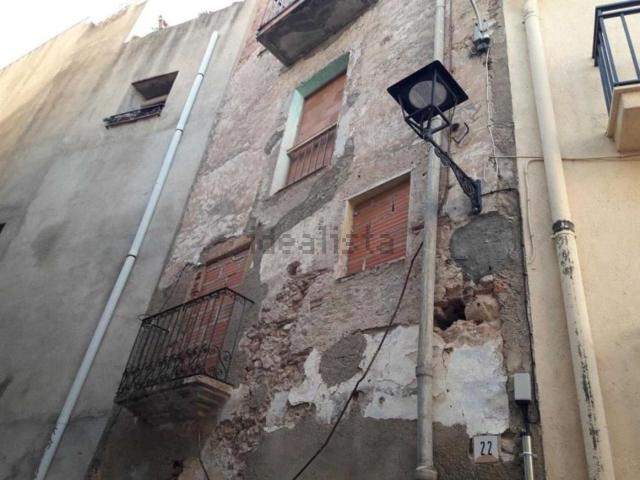 Edificio, Mont Roig del Camp