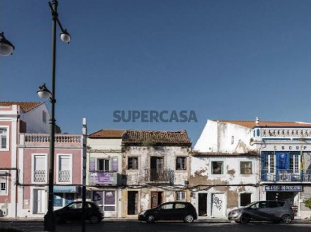 Edificio na zona histórica do Montijo
