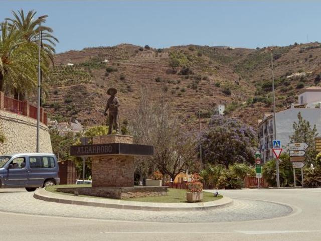 Edificio para reformar en Algarrobo pueblo