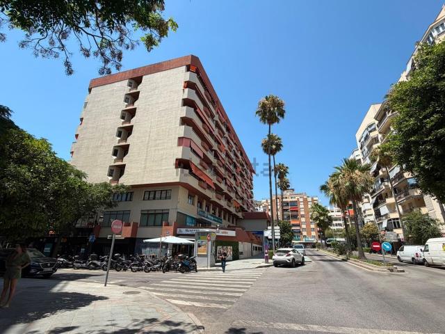 Edificio, Playa Bajadilla Puertos, Marbella